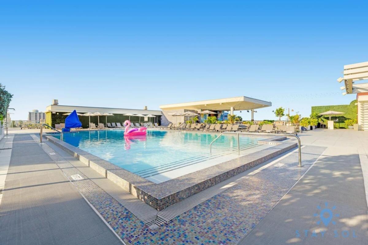 Rooftop Pool - Balcony - Hollywood Beach Broad - Walk Apartment Exterior photo